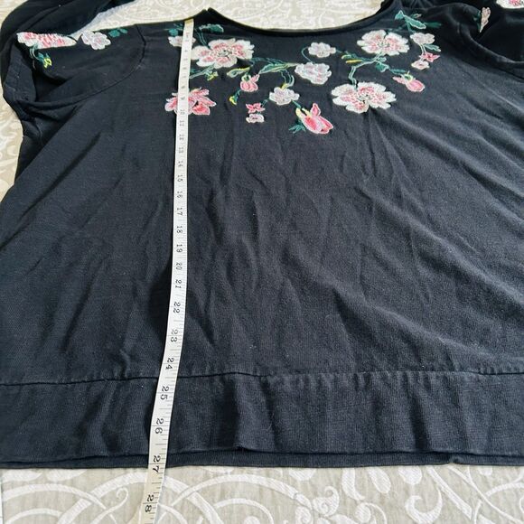 Loft Plus Top Women 24/26 Black Floral Embroidery Sweatshirt Cottage Casual Cozy - Picture 6 of 13